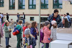 Otwarcie boiska świętowano hucznie w towarzystwie wiceprezydenta Marka Łucyka // fot. Dawid Kowalski/gdynia.pl