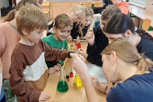 Szkolny Festiwal Nauki w Gdyni! Na zdjęciu prezentacje w SP 26 (fot. SP 26)    