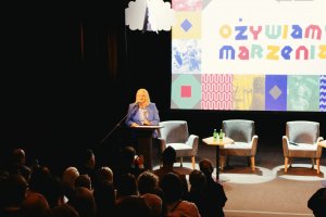 Gości wydarzenia powitała członkini Zarządu Wojew&oacute;dztwa Pomorskiego Agnieszka Baranowska