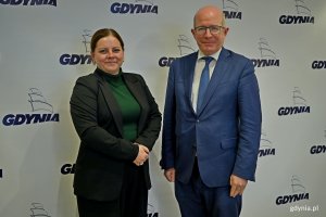 Prezydent Gdyni Aleksandra Kosiorek i Patrick Haughey – ambasador Irlandii w Polsce podczas spotkania w Urzędzie Miasta Gdyni 
