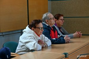 Seniorzy z Centrum Aktywności Seniora podczas spotkania z samorządowcami w Urzędzie Miasta Gdyni 