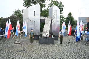 Uroczystości pod pomnikiem Ofiar Grudnia 1970 rozpoczęły gdyńskie obchody 45. rocznicy zakończenia strajków i podpisania porozumień sierpniowych (fot. Michał Puszczewicz)