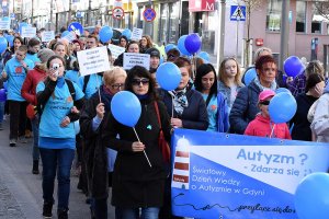 Niebieski Marsz dla Autyzmu przeszedł ulicami Gdyni w 2016 roku // fot. M. Puszczewicz