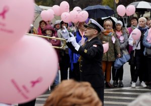 Marsz Różowej Wstążki już po raz 20. przeszedł ulicami Gdyni, fot. Kamil Złoch