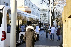 Akcja promocyjna PKA w Gdyni i Mercedesa z okazji tłustego czwartku. (fot. Kamil Złoch)