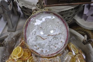 Rękodzieło tworzone przez DecoHobby można wylicytować lub dostać w sklepiku // fot. Magdalena Czernek
