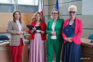 Na zdjęciu od lewej: wiceprezydentka Gdyni Oktawia Gorzeńska (przewodnicząca rady w I kadencji), koordynatorka ds. Praw Człowieka Marta Otrębska i Agnieszka Tokarska &ndash; wiceprzewodnicząca rady w I kadencji oraz członkini Gdyńskiej Rady Kobiet II kadencji Martyna Skura (fot. Karolina Szypelt)