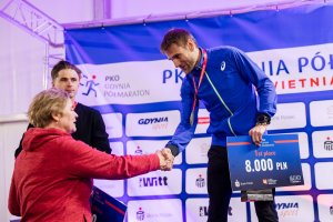 Gratulacje od Teresy Bysewskiej, radnej miasta Gdyni (fot. Karol Stańczak)