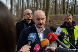 Adam Kisielewski, dyrektor kontraktu z firmy Polimex, podczas konferencji prasowej (fot. Natalia Kawalerowicz)