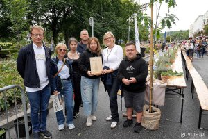 Wiceprezydentka Gdyni Oktawia Gorzeńska i radni dzielnicy Dąbrowa (fot. Mirosław Pieślak)