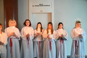 Uczniowie śpiewają szwedzkie pieśni// fot. Karolina Szypelt