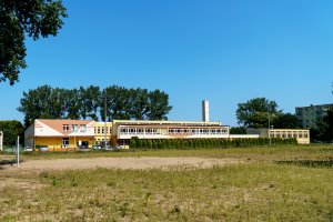 Budynek powstającego centrum sąsiedzkiego Przystań Chylońska 237 na Cisowej