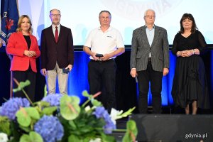 Uroczystość wręczenia odznak honorowych w Sali Koncertowej Portu Gdynia w ramach gdyńskich obchodów 45. rocznicy zakończenia strajków i podpisania porozumień sierpniowych (fot. Michał Puszczewicz)