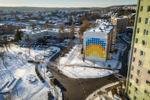 Widok z loty ptaka na nowy mural na ul. Kruczkowskiego na Karwinach
