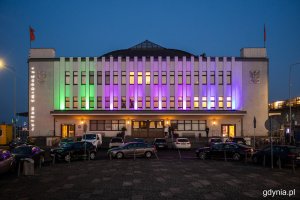 podświetlony budynek muzeum