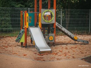 Zmodernizowany plac zabaw przy SP 44 w Gdyni