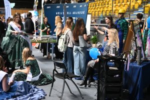 Gdyńska Giełda Uczniowska w Polsat Plus Arenie Gdynia przyciągnęła tłumy uczni&oacute;w