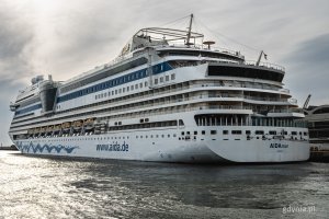AIDAmar przy nabrzeżu Francuskim w Gdyni (fot. Kamil Złoch)