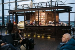 Nowe sklepy i restauracje na lotnisku w Gdańsku // fot. Karol Stańczak