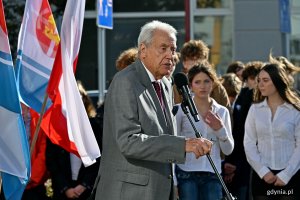 Andrzej Krajniak &ndash; prezes Stowarzyszenia Gdynian Wysiedlonych przemawiający podczas uroczystości z okazji 87. rocznicy pierwszych wysiedleń Gdynian 
