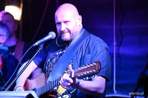 Na scenie Contrastu zagrał zesp&oacute;ł Trzy Majtki 