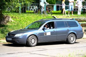Rajd Matek i zabytkowe samochody można było podziwiać przed Akwarium Gdyńskim