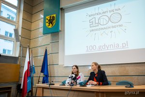 Konferencja prasowa. Na zdjęciu (od lewej): prezydent Gdyni Aleksandra Kosiorek, naczelniczka Biura Prezydenta Anna Chojnowska (fot. Kamil Złoch)