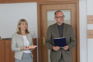 Na zdjęciu znajdują się Bożena Zglińska, dyrektorka CAS oraz Michał Guć, wiceprezydent Gdyni ds. innowacji