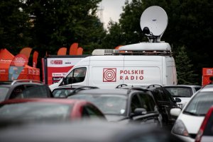 Plenerowe studia Polskiego Radia nadają z Gdyni przed „Lato z Radiem Festiwal”, fot. Dawid Linkowski