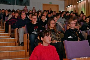 Uczniowie i uczestnicy wykładów podczas inauguracji Przystanku Gdynia na Gdynia Explory Weeku 