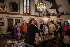 Gdynia Open House. Spacer z Arkadiuszem Brzęczkiem w Cafe Strych. (fot. Paweł J&oacute;źwiak)