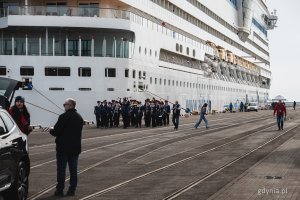 Orkiestra witająca pasażerów AIDAmar na nabrzeżu Francuskim w Gdyni (fot. Kamil Złoch)