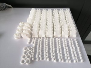 adaptery do masek całotwarzowych wydrukowane w pracowni druku 3D w PPNT Gdynia