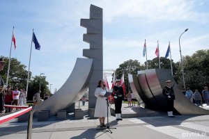 Przy mikrofonie : Aleksandra Kosiorek, prezydent Gdyni 