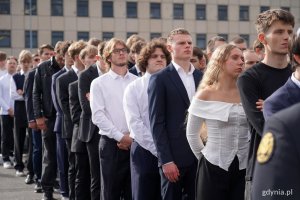 na zdjęciu studenci