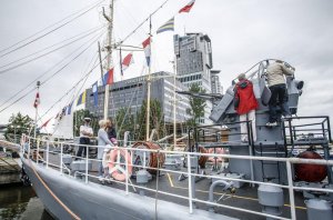 ORP Mewa udostępniona została zwiedzającym z okazji 30. rocznicy wizyty Jana Pawła II w Gdyni.//fot. Dawid Linkowski