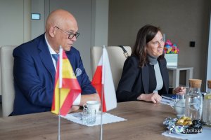 Ambasadorka Kr&oacute;lestwa Hiszpanii Victoria Ortega i  konsul honorowy Hiszpanii w Gdańsku Maciej Dobrzyniecki (fot. Magdalena Starnawska)