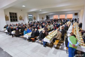 Gdyńskie śniadanie wielkanocne dla samotnych i potrzebujących, fot. Dawid Linkowski