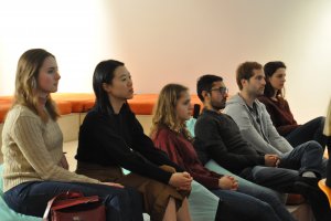 Studenci z Antwerp Management School podczas spotkania z wiceprezydentem Gdyni Michałem Guciem w Pomorskiem Parku Naukowo-Technologicznym // fot. Magdalena Czernek