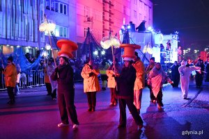 Pokazy teatralne podczas parady (fot. Michał Puszczewicz)