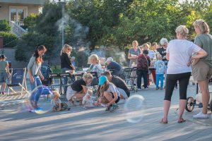 Sąsiedzki piknik na przebudowanej ul. Makowskiego na Oksywiu // mat. Laboratorium Innowacji Społecznych