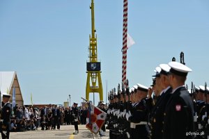 Kompania Reprezentacyjna Marynarki Wojennej podczas uroczystości chrztu okrętu ORP &bdquo;Wicher&rdquo; 