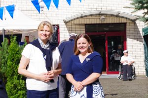 Prezydent Gdyni Aleksandra Kosiorek i dyrektor DPS Lilianna Szewczuk-Putrym 