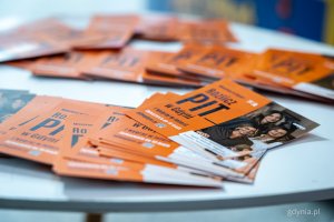 Stoisko informacyjne loterii &bdquo;Rozlicz PIT w Gdyni&rdquo; w Centrum Handlowym Batory (fot. Kamil Złoch)