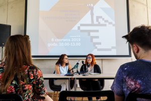 O Targach Pracy, Edukacji i Przedsiębiorczości opowiadały Agnieszka Ruskowiak z PUP w Gdyni (z prawej) i Beata Prusak z gdyńskiego LIS, podczas konferencji prasowej (fot. Aleksander Trafas)