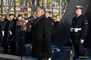 Prezydent Gdyni Wojciech Szczurek przemawiający podczas uroczystości z okazji 105. rocznicy Marynarki Wojennej 