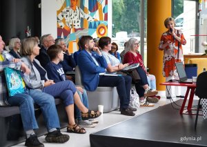 Publiczność spotkania, w pierwszym rzędzie radny Dominik Aziewicz