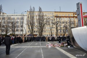 Uroczystości oficjalne pod pomnikiem Polski Morskiej z okazji 93. rocznicy nadania praw miejskich, fot. Dawid Linkowski