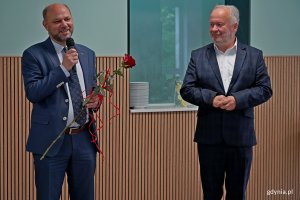 Od lewej: Ireneusz Trojanowicz – wiceprzewodniczący Rady Miasta Gdyni i Krzysztof Jankowski – pełnomocnik prezydent Gdyni ds. kombatantów i osób represjonowanych oraz prezes gdyńskiego koła Światowego Związku Żołnierzy Armii Krajowej podczas uroczystości z okazji 101. urodzin Krystyny Cembrzyńskiej-Piłat 