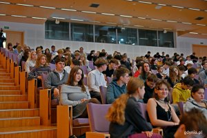 Uczestnicy kampanii &bdquo;Jak szkoła to dwa koła&rdquo; zgromadzeni w Pomorskim Parku Naukowo-Technologicznym Gdynia podczas finału akcji (fot. Magdalena Czernek)